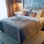 Hanza Tower -m&m Luxury Apartament